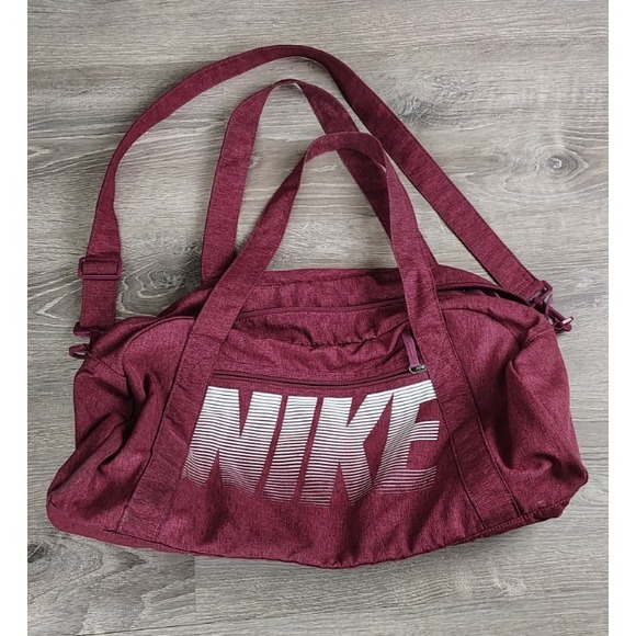 Nike Womens Duffle Training Bag Pink Zip Close Adjustable Hand Shoulder - Picture 1 of 9